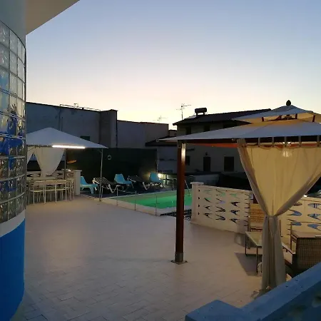 Apartment Seaside Marina Retreat: 2br With Pool & Beach Access
