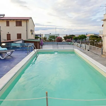 Seaside Marina Retreat: 2br With Pool & Beach Access *