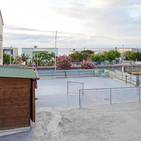 Seaside Marina Retreat: 2br With Pool & Access Apartment