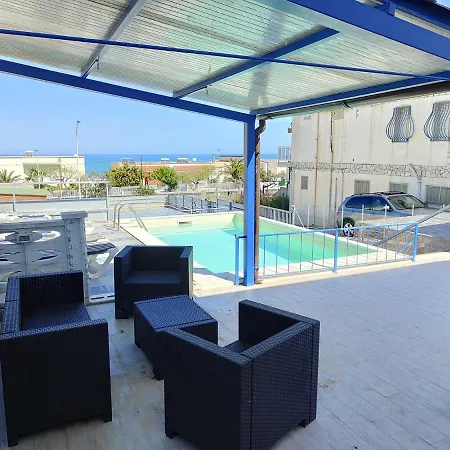 Apartment Seaside Marina Retreat: 2br With Pool & Access